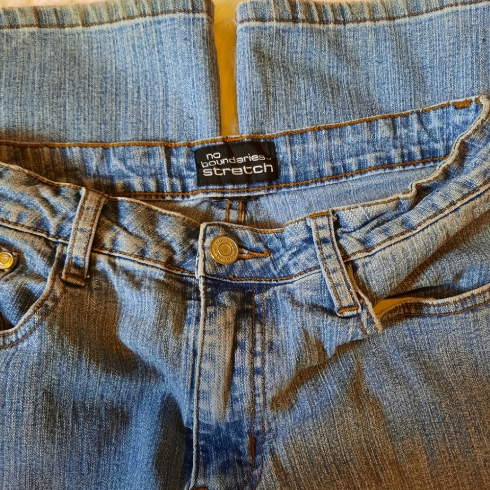 VINTAGE BOHO Floral Threaded Jeans - Picture 7 of 12